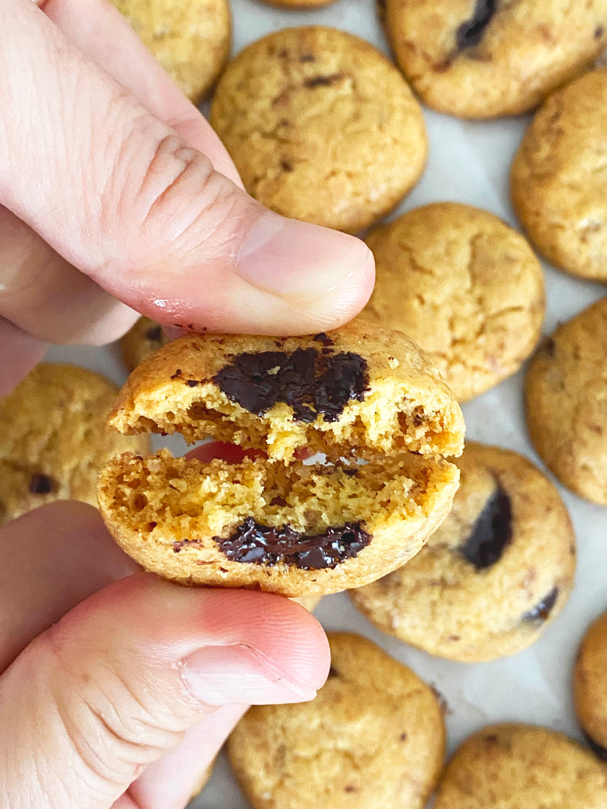 Famous Amos Style Original Chocolate Chip Cookies